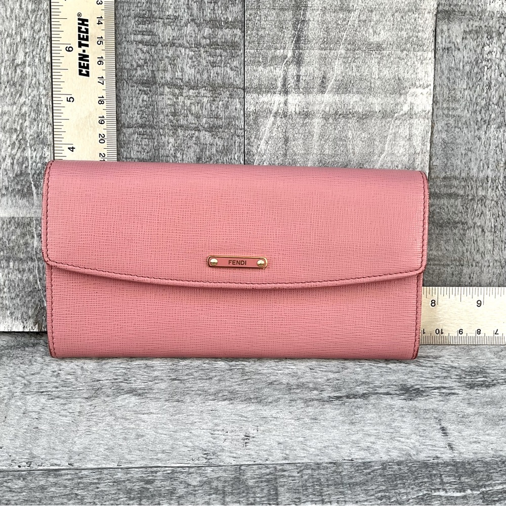 Fendi - pink wallet
